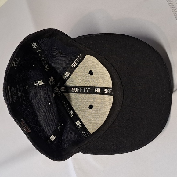 New Era Low Crown 7 1/8 Distressed Hat | Vintage-Inspired Design - Picture 3 of 4